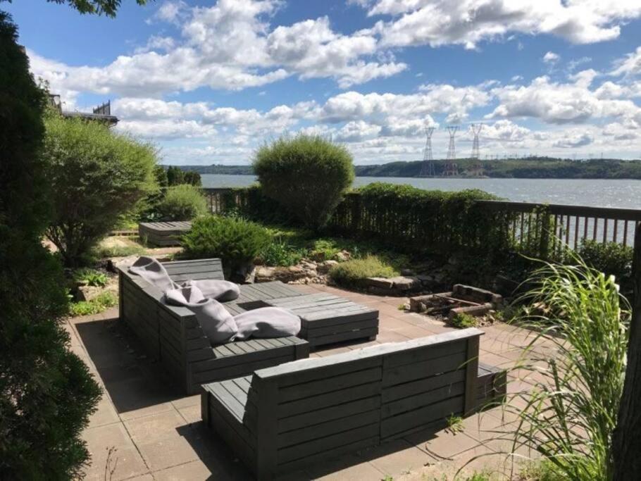 Om Chalet 2 Avec Spa Et Foyer Borde Du Fleuve St-Pierre-de-l'Île-d'Orléans Kültér fotó