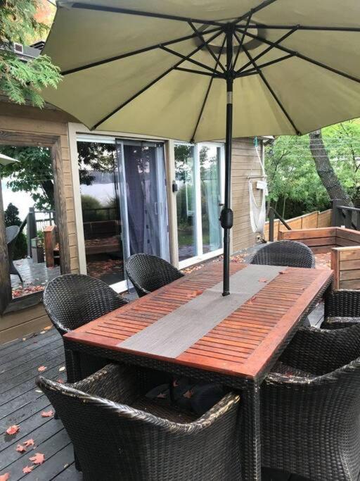 Om Chalet 2 Avec Spa Et Foyer Borde Du Fleuve St-Pierre-de-l'Île-d'Orléans Kültér fotó